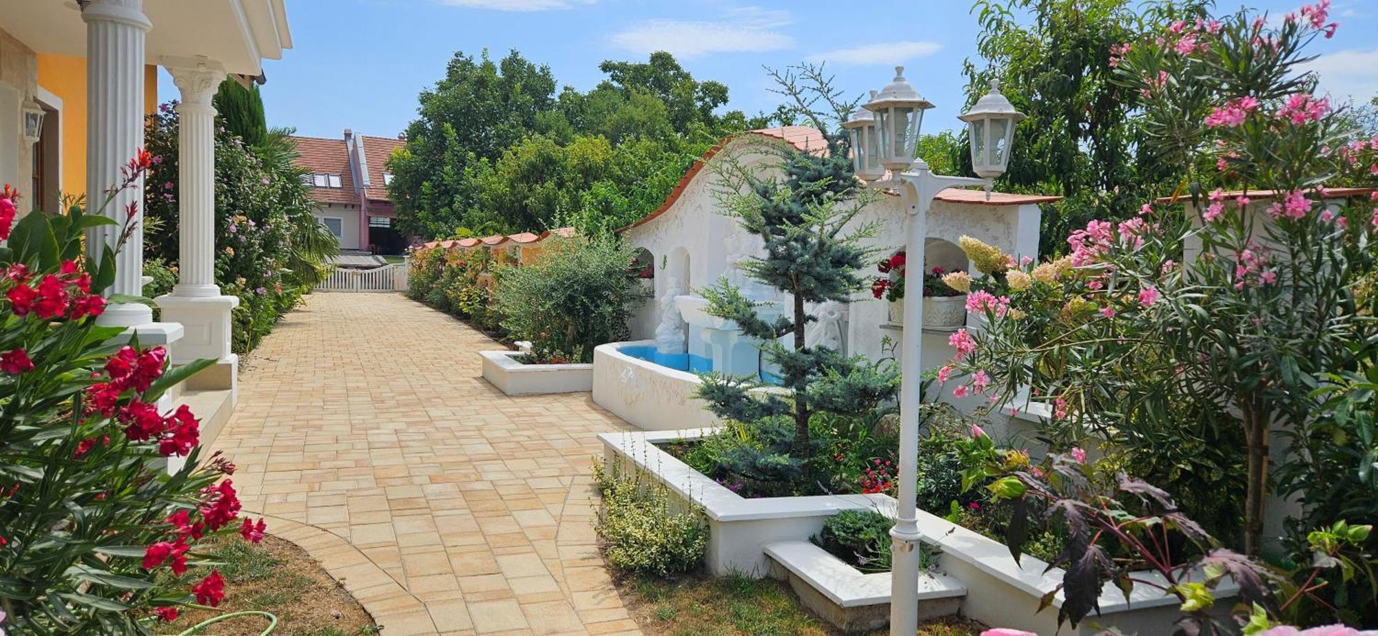 Paradise-Garden-Zamárdi Exteriör bild